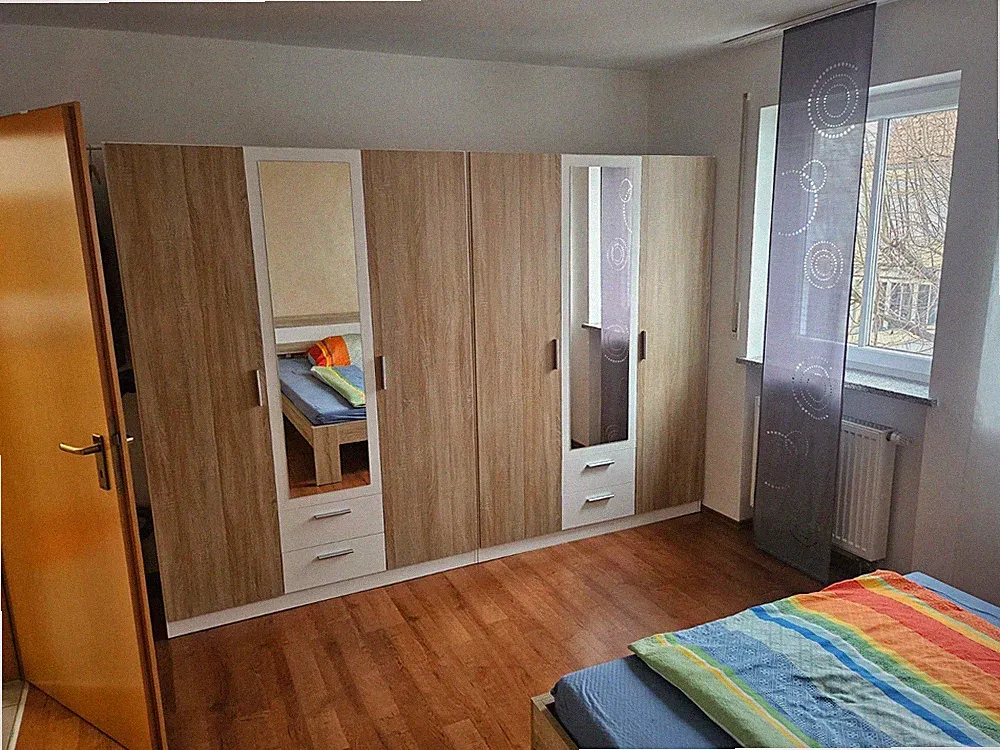 2 Kleiderschränke mit Spiegel gebraucht, Gesamtbreite 2,74 m, Höhe ca. 2,0 m