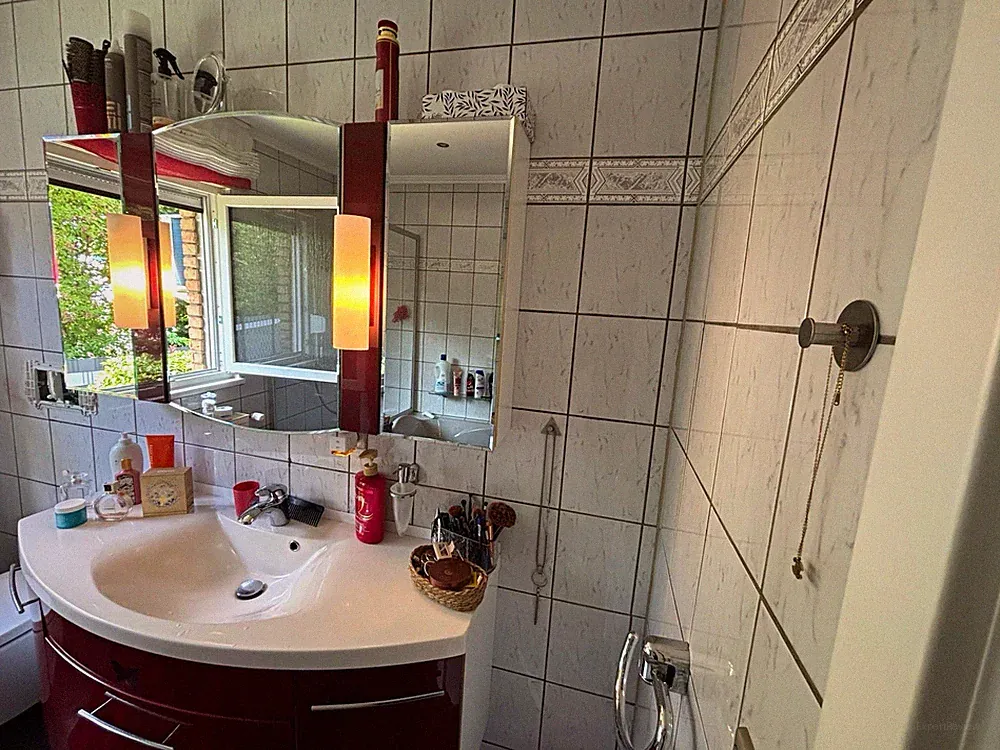 3-tlg. Badmöbel-Set Rot/Weiß Waschtisch Unterschrank Spiegelschrank LED
