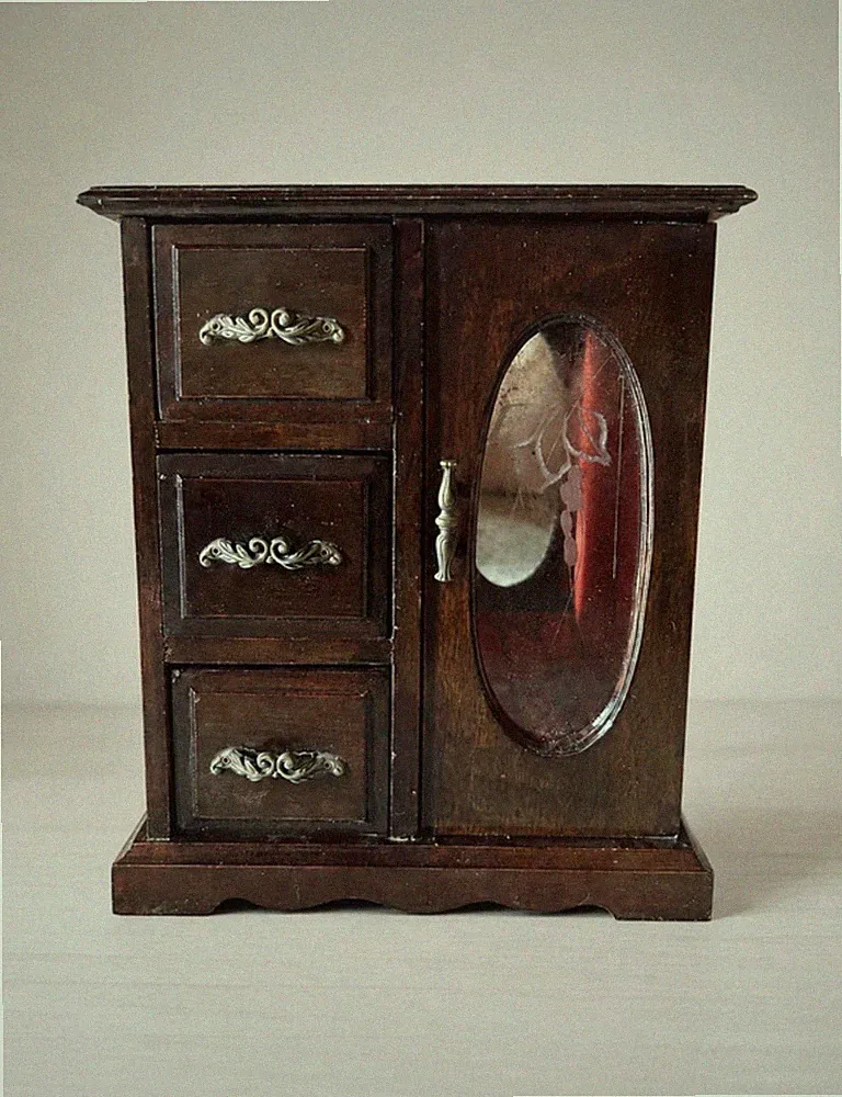 Antiker Schmuckschrank mit Spieluhr aus Holz mit Glastür Und Spiegel Vintage Rar