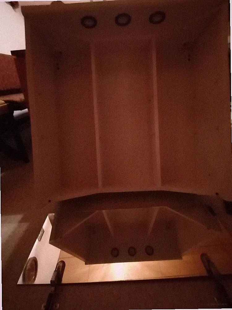 bad spiegelschrank 80 cm hoch und 80 cm breit. Tiefe= 28 cm.