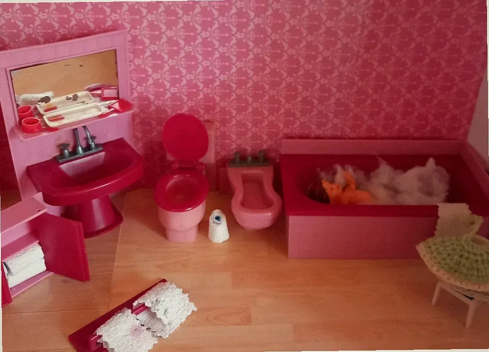 Badezimmer komplett, Puppenhaus bzw. Puppenstube, Hängeschrank, Handtuchhalter