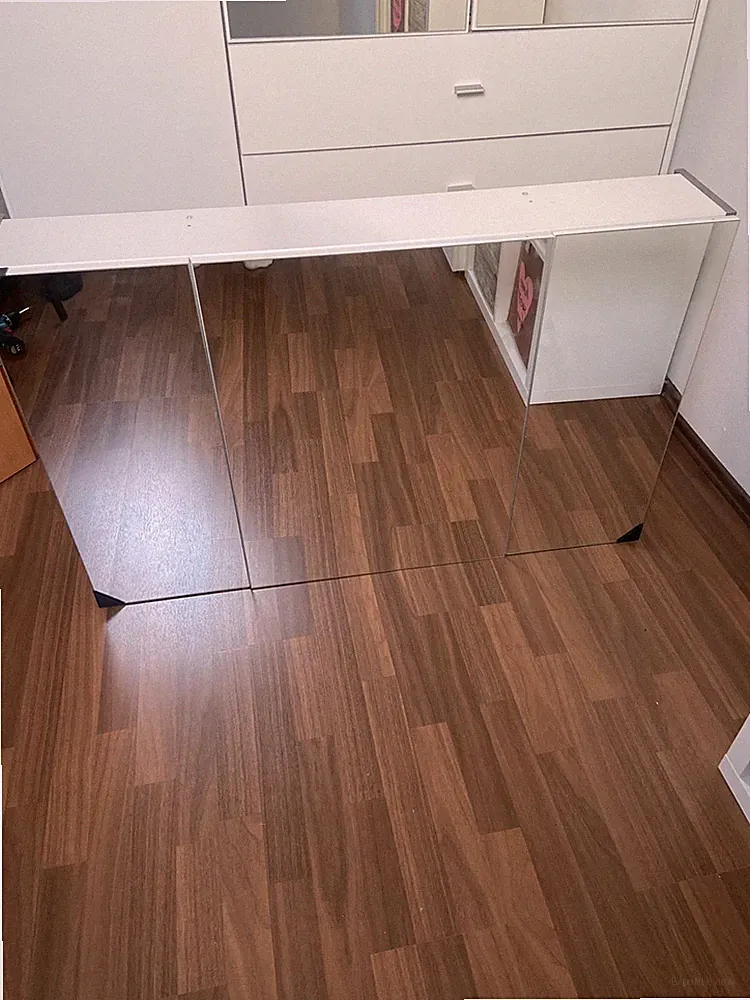 Badezimmerspiegelschrank