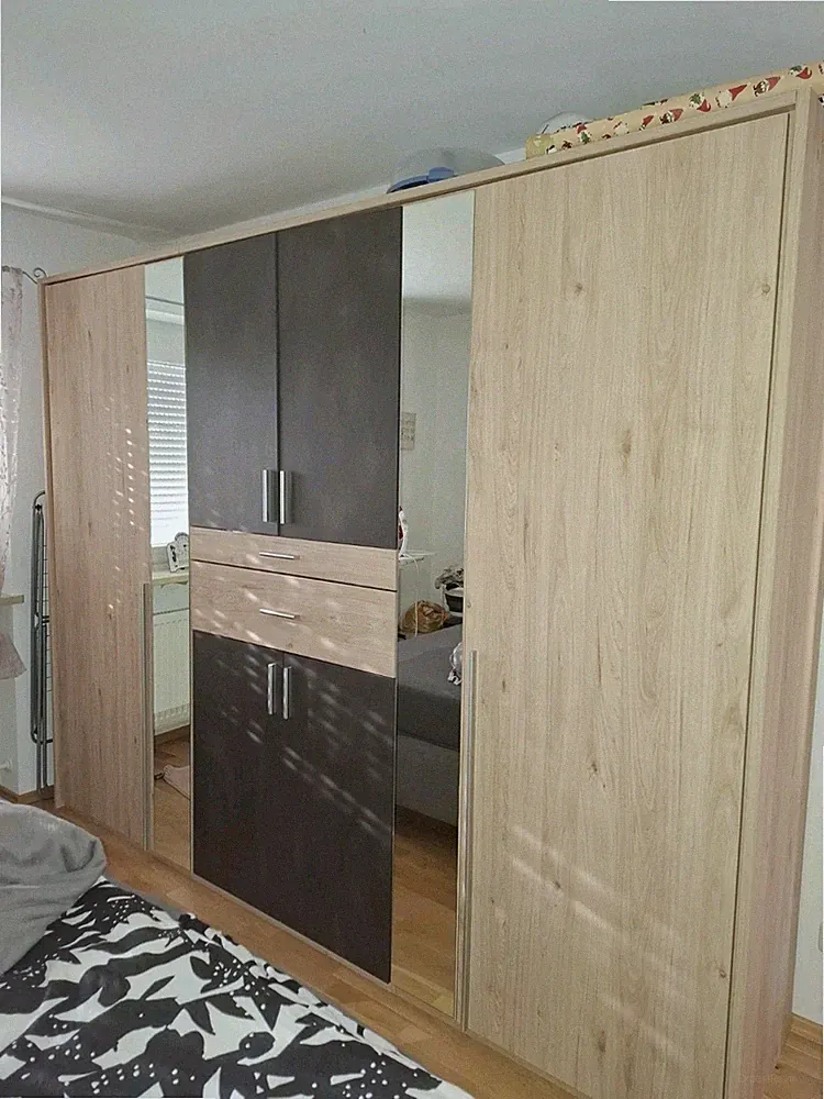 Freistehender Kleiderschrank 4-türig Schiebetür Spiegel beige/schwarz