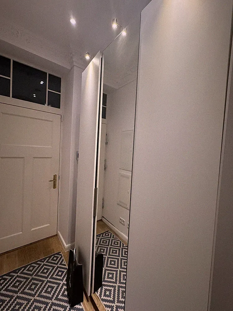 Großer Eingangs Schrank mit Spiegel