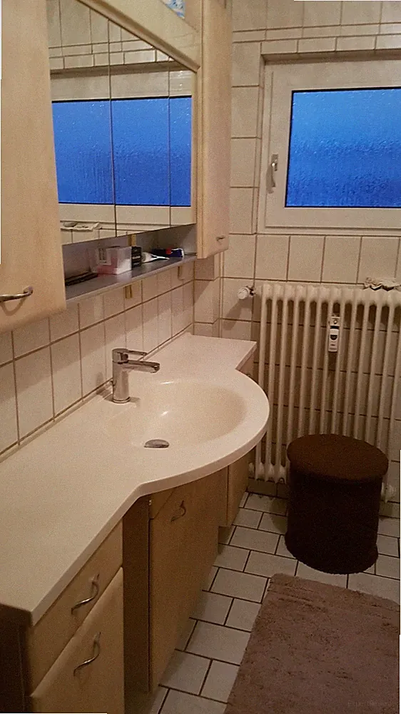 Höffner Badezimmermöbel in Beige mit großen Allibertschrank