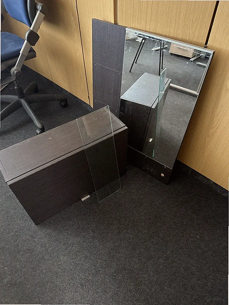 Ikea Badespiegel + Schrank