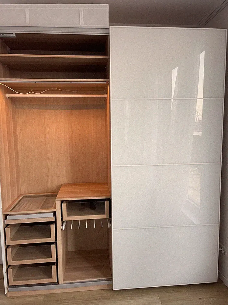 IKEA PAX Kleiderschrank mit Spiegel-Schiebetür, LED, Schmuck-Schublade