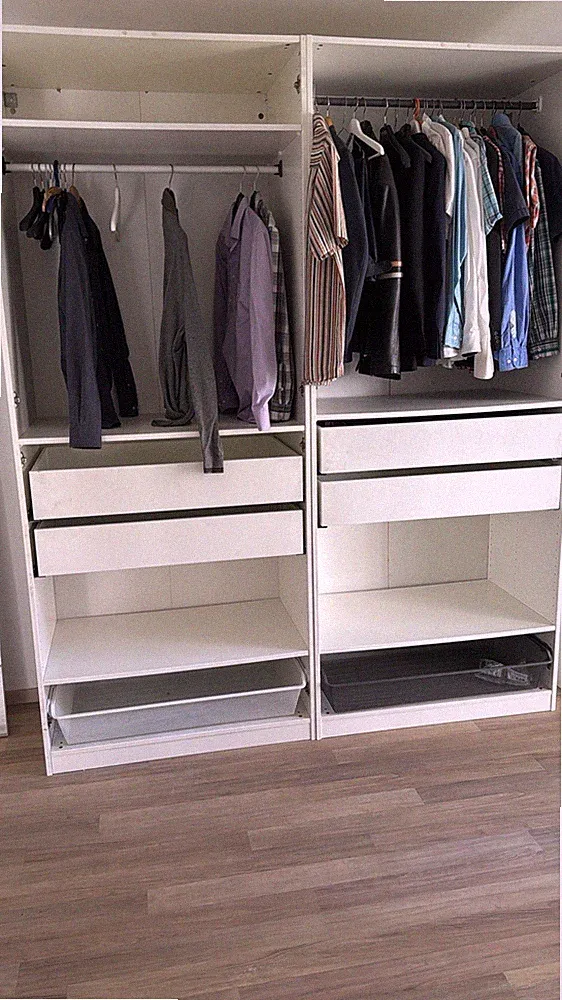IKEA PAX Kleiderschrank weiß mit 3 Spiegeltüren, 4 Schubladen, Stange