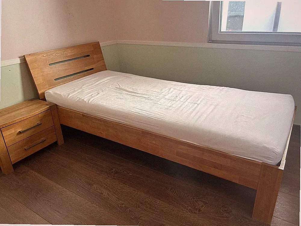 Komplettes Schlafzimmer-Möbelset aus Naturholz Eiche