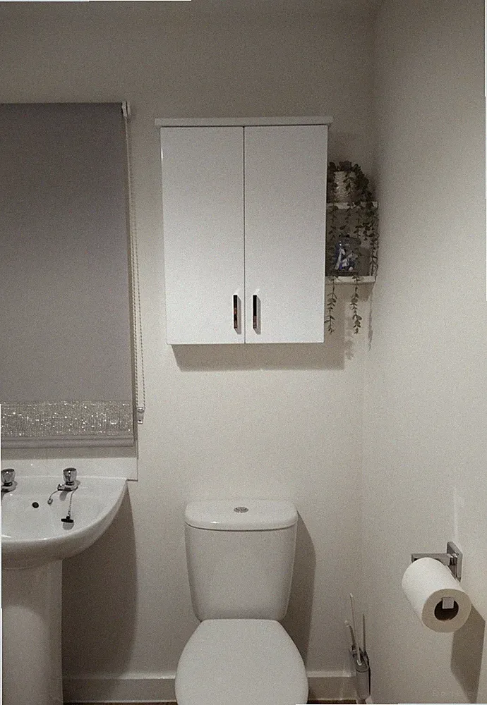Maßanfertigung Badezimmer en-suite Garderobenschrank LIEFERUNG MÖGLICH