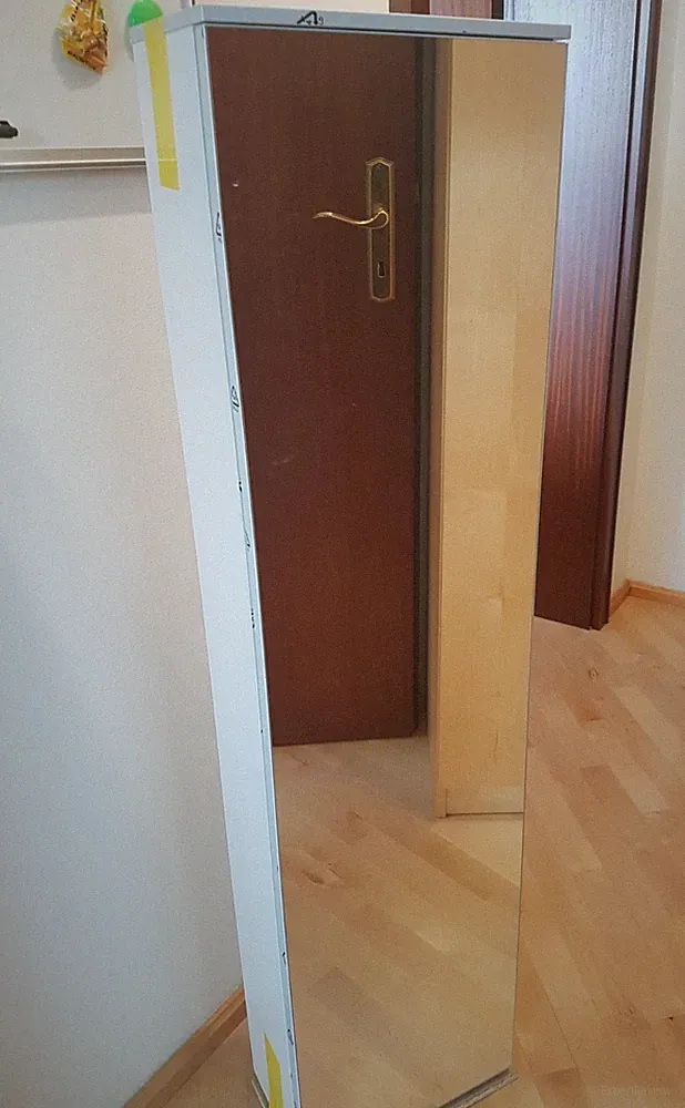Midi-Badhängeschrank mit Spiegeltüre von Pelipal, nur 17 cm tief!