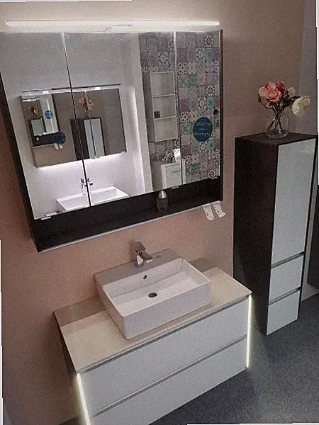 Pelipal Badmöbel Unikat Silestone Platte mit Villeroy & Boch Aufsatzwaschtisch
