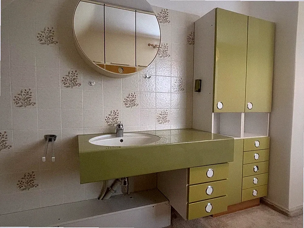 Retro Badezimmermöbelset, Grün/Weiß; 2,5 Schränke, Waschbecken, Spiegelschrank