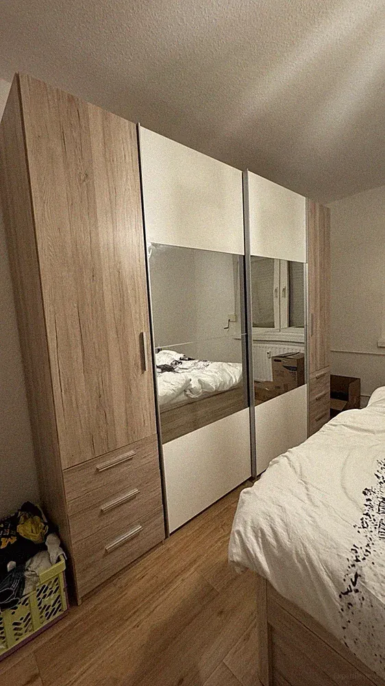 Schwebetürenschrank mit Spiegel, 270 cm Breite