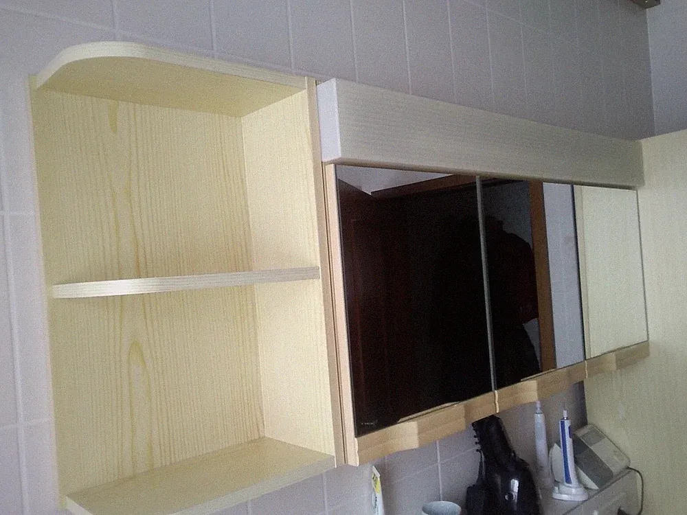 Spiegelschrank Badezimmer mit Eckregal