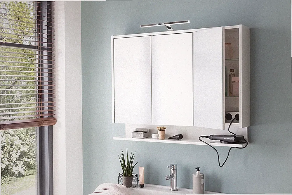 Spiegelschrank Holzwerkstoff Weiß Regal 3 Türen LED Licht 93,5 cm 6 Böden Glas