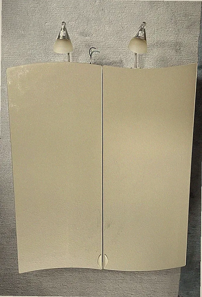Spiegelschrank mit Beleuchtung, Korpus aus Aluminium mit Einlegeplatten aus Glas