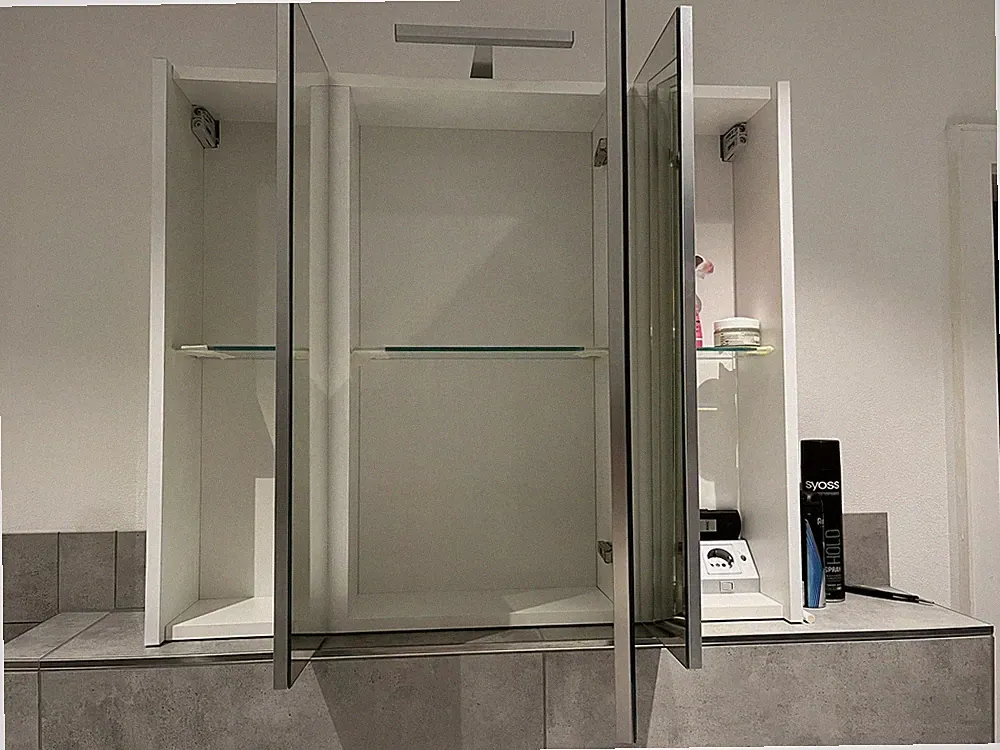 spiegelschrank mit beleuchtung und steckdose Evenes Neu Nicht Gebraucht
