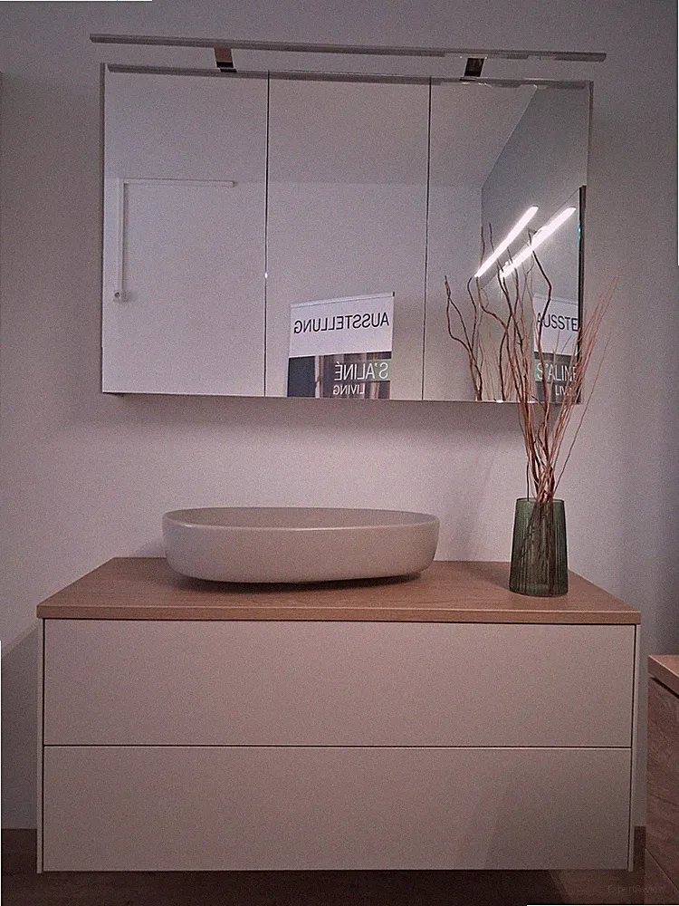 Unterschrank Champagner mit Aufsatzbecken Villeroy&Boch Antao und Spiegelschrank