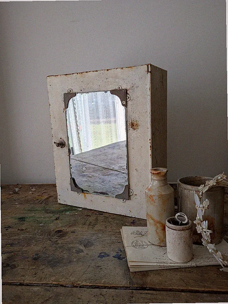 Vintage 20er 30er Jahre Badezimmer Metall Medizin Hängeschrank mit Spiegel Retro weiß