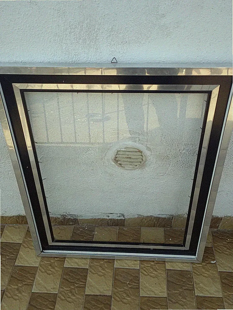 Wandspiegel eckig 80x80 cm Metallrahmen silber/schwarz glänzend