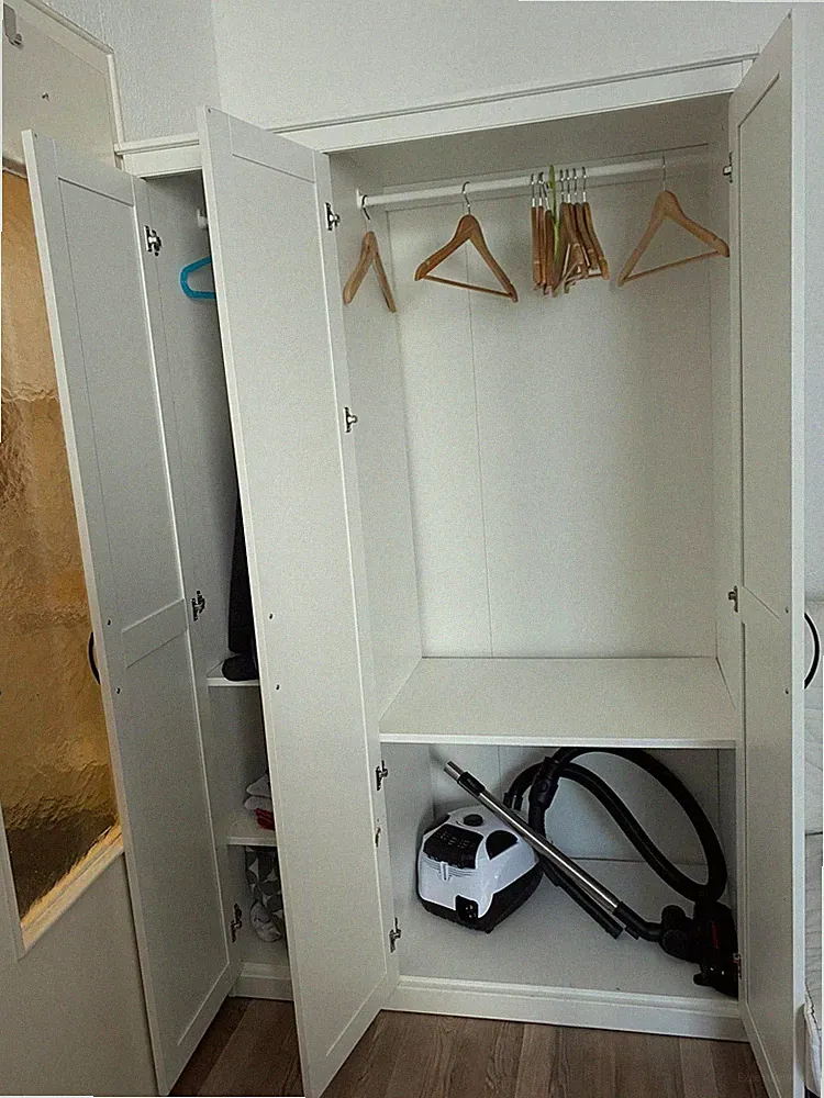 Weißer Kleiderschrank mit Spiegel – 118x190 cm – 110 € VB
