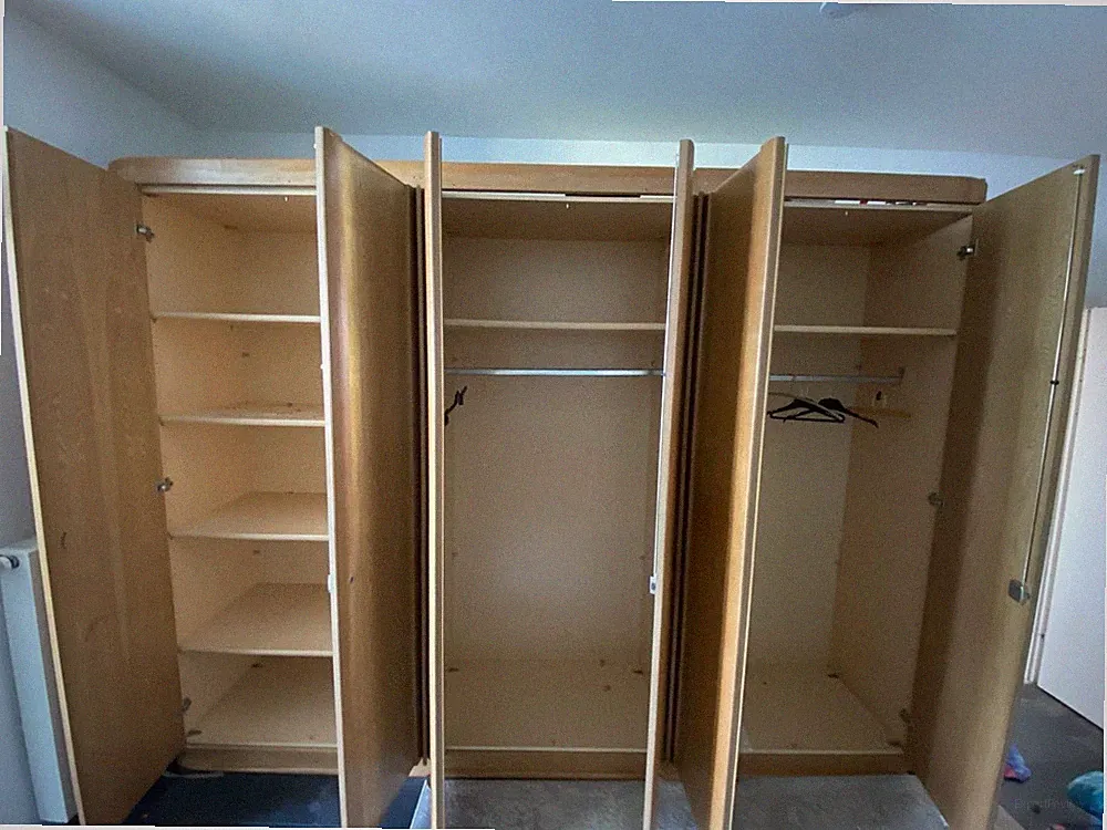 WIEMANN Freistehender Kleiderschrank Holz braun 250x240 cm, 6 Türen, Spiegel